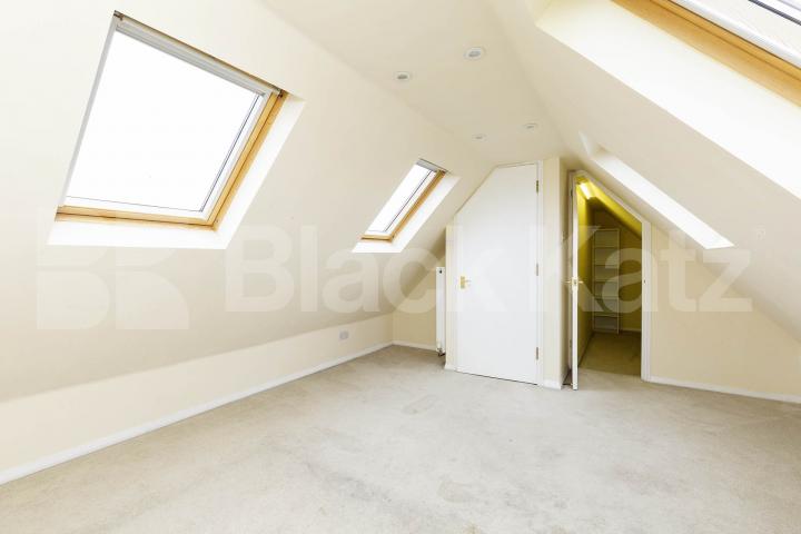 			3 Bedroom, 1 bath, 1 reception House			 Wormholt Road, Shepherds Bush